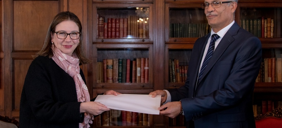 Ministra de Relaciones Exteriores (E) recibió copia de cartas credenciales del Embajador de Argelia en Colombia