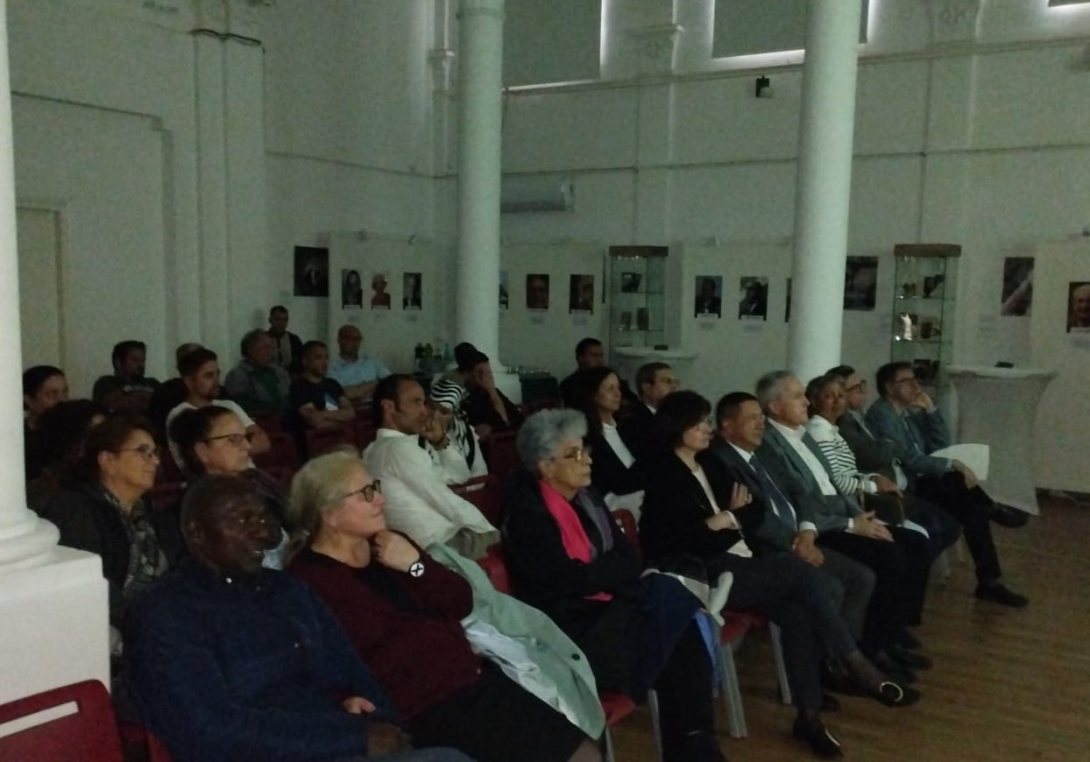 Participantes a la proyección de la película Keyla en Argel / Embajada de Colombia en Argelia 