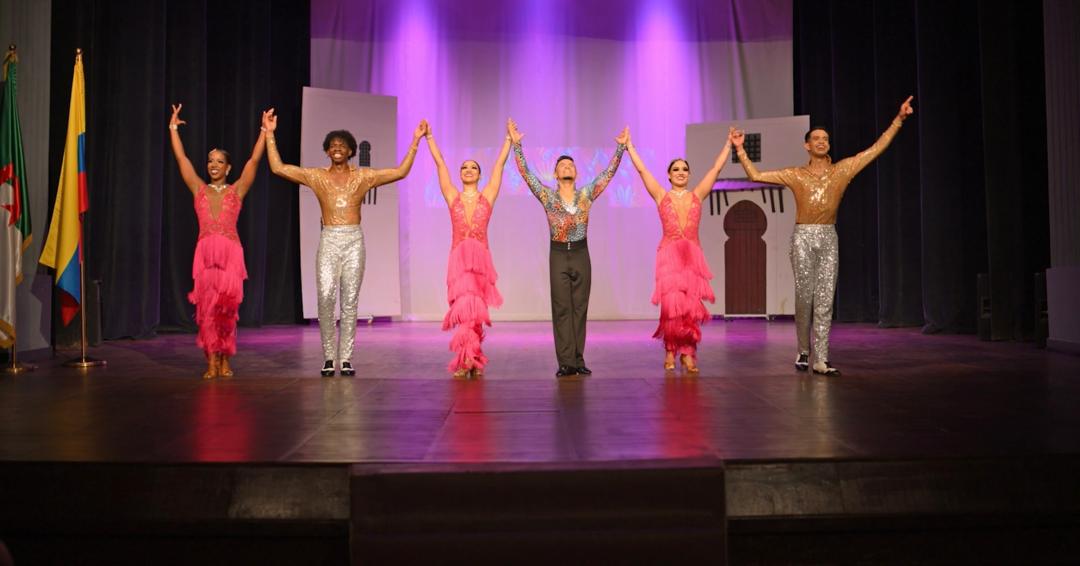 Espectáculo de danza de salsa Caleña con el grupo Ensálsate en la ciudad de Argel