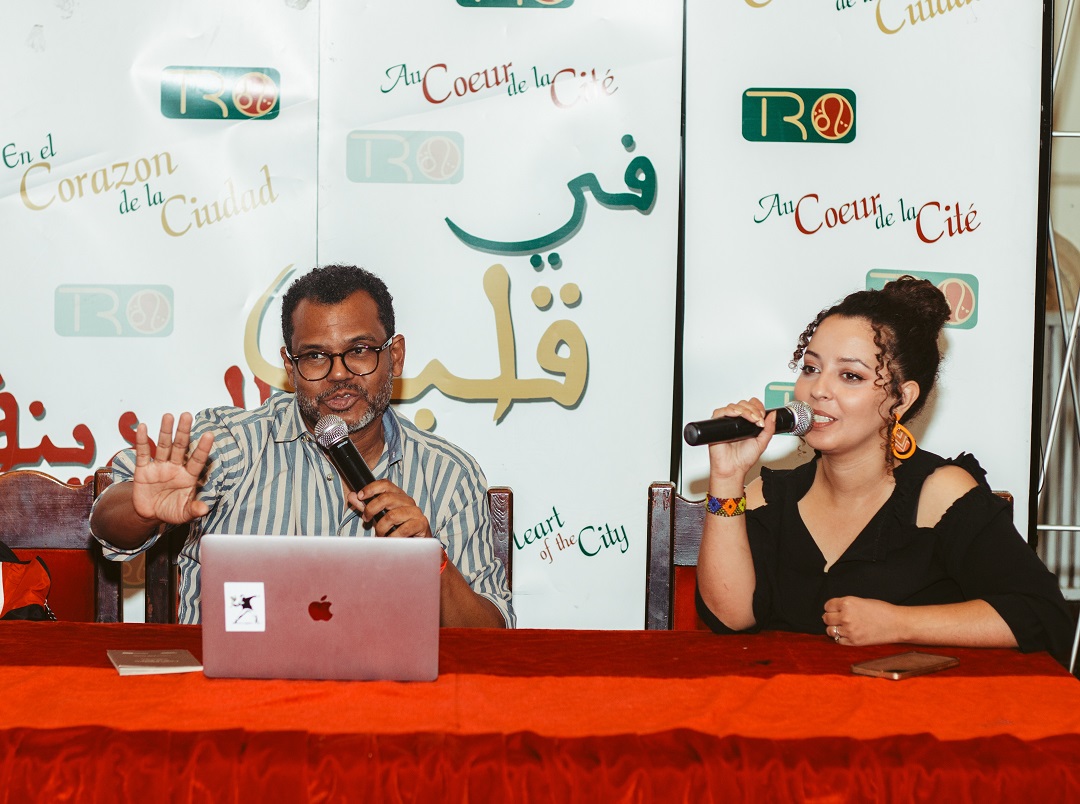 Café literario con Javier Ortiz en el Teatro Regional de Orán. Créditos: Abdeljalil Hassani