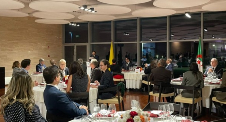 Palabras de bienvenida del Embajador José Antonio Solarte Gómez a los invitados de la cena degustación. Créditos: Embajada de Colombia en Argelia